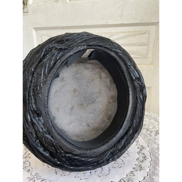 Vintage 1950s Black Woven Bumber Hat With White Millinery Flowers - Picture 6 of 15